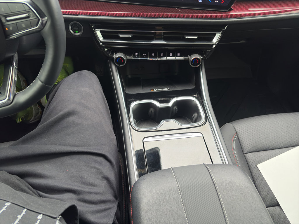 Used 2024 Chevrolet Traverse Z71 w/ Enhanced Driving Package image 18