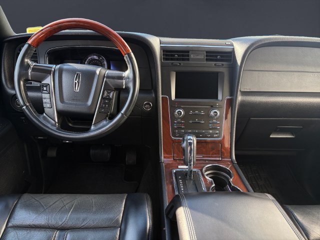 Used 2017 Lincoln Navigator Select AWD/4WD image 10