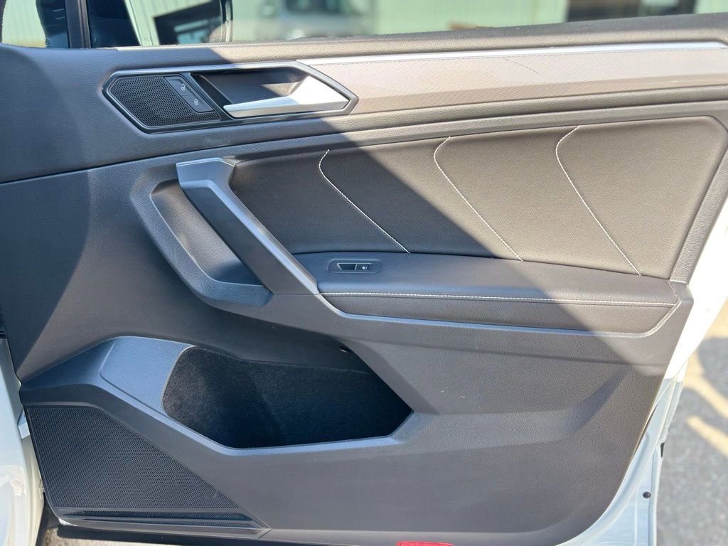 Used 2022 Volkswagen Tiguan SE R-Line image 12