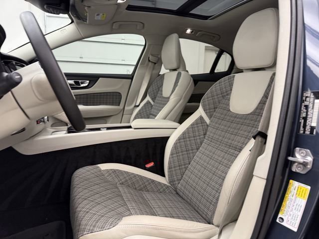 Used 2021 Volvo S60 T5 Momentum w/ Premium Package image 14