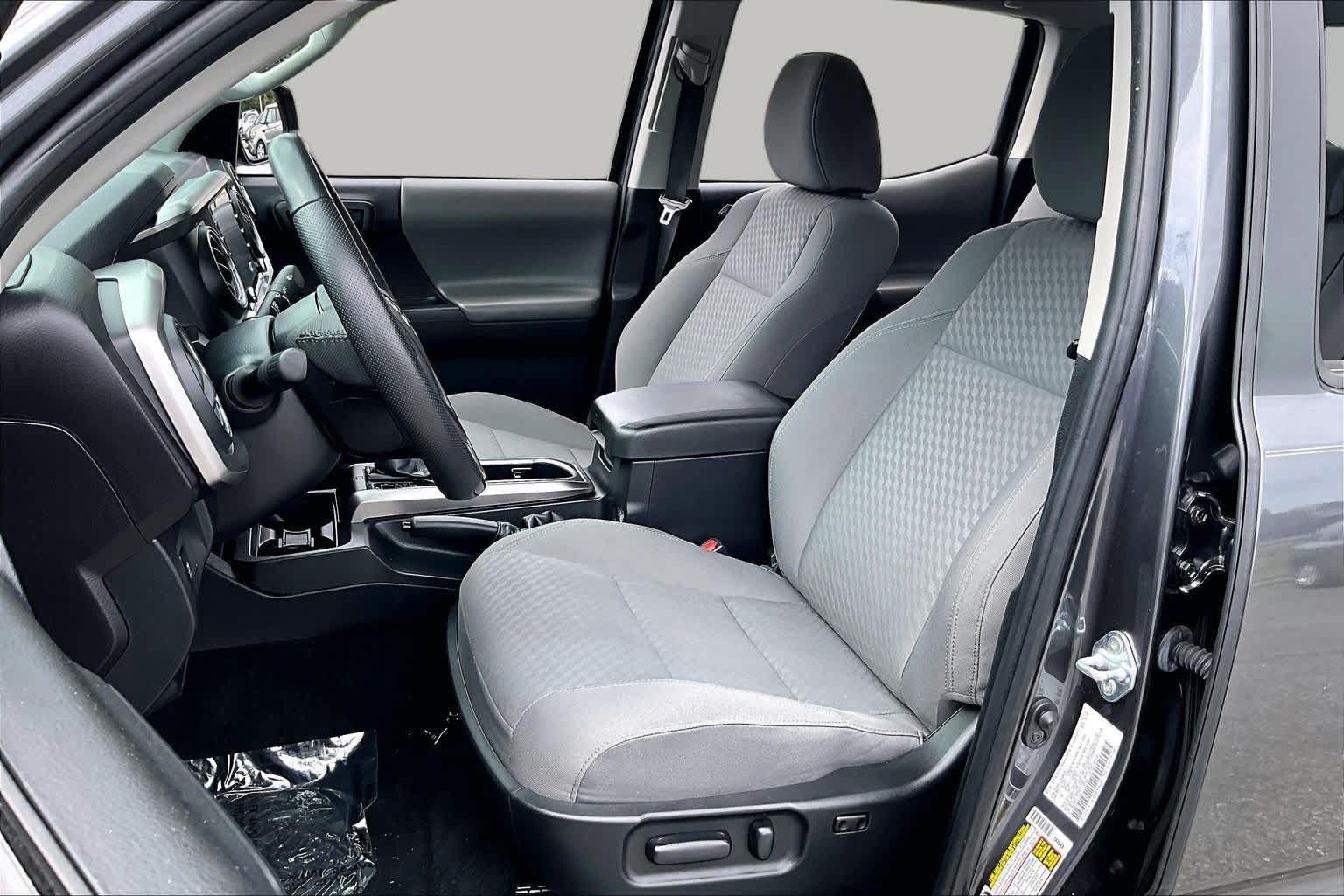 Used 2023 Toyota Tacoma SR5 AWD/4WD image 15