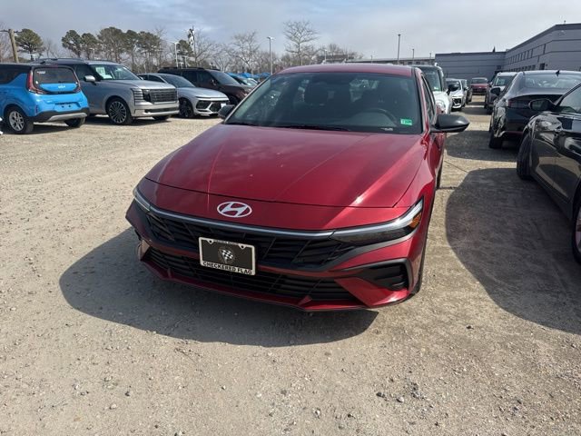 Used 2025 Hyundai Elantra Sport image 4