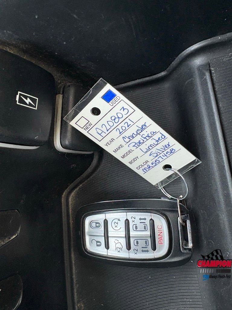 Used 2021 Chrysler Pacifica Limited image 26
