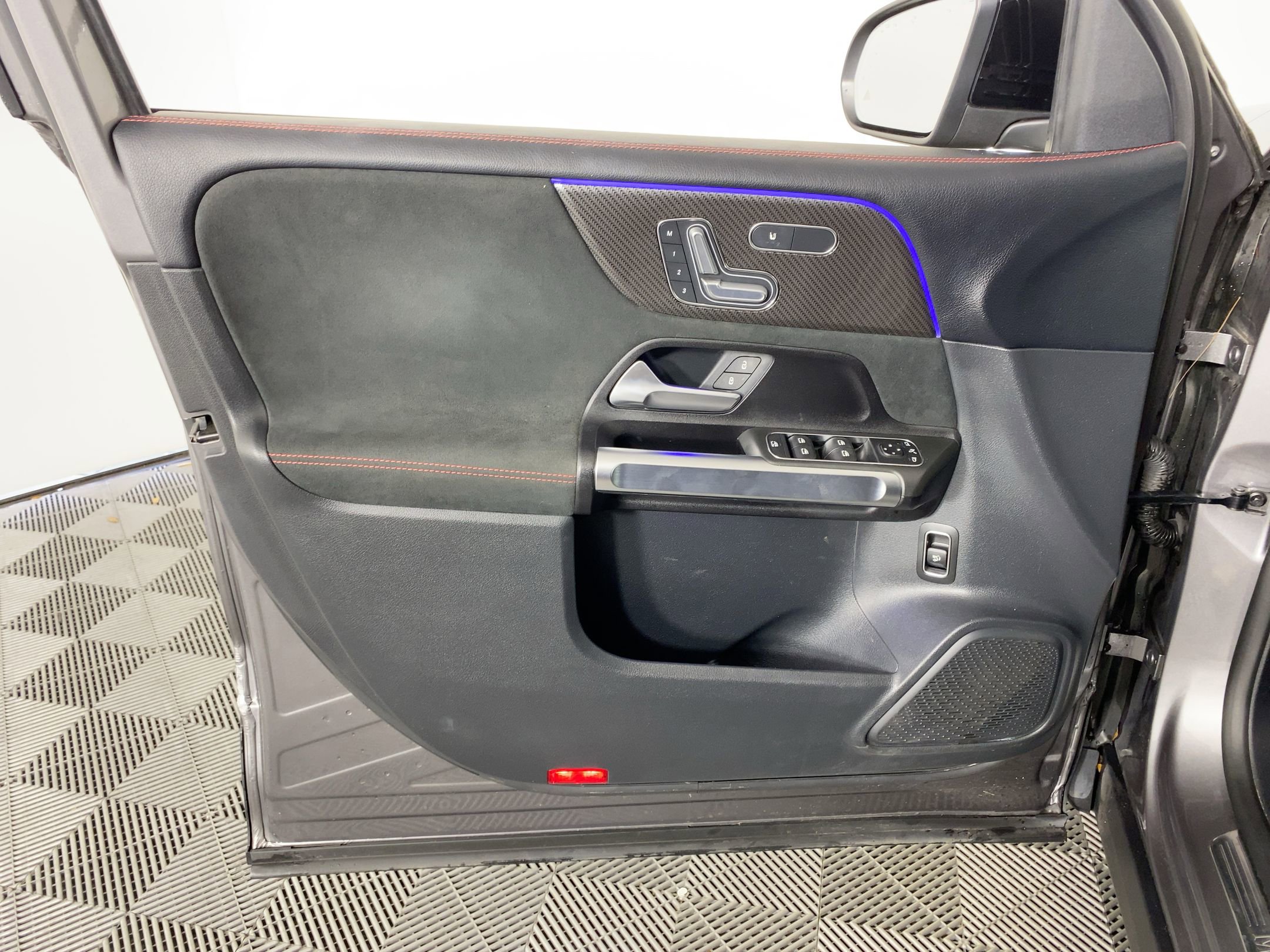 Used 2022 Mercedes-Benz GLB 250 4MATIC image 18