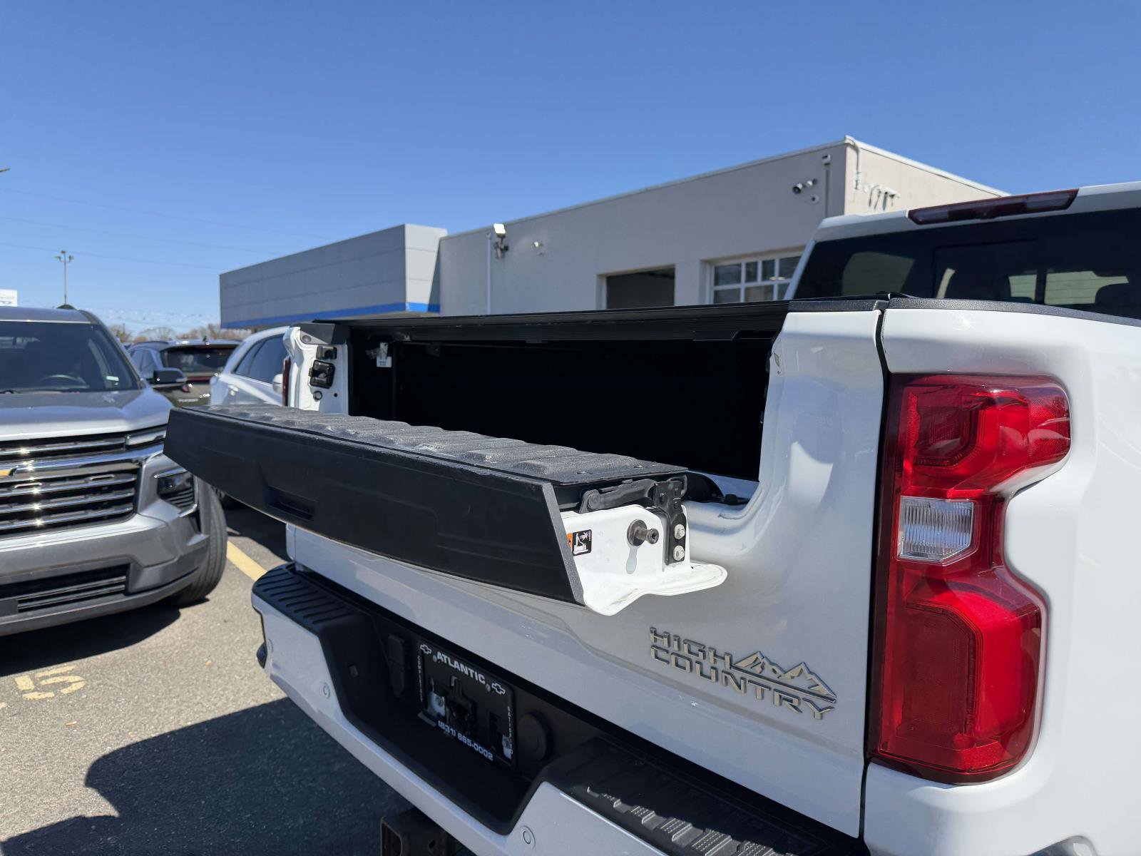 Used 2022 Chevrolet Silverado 3500 High Country w/ Safety Package II image 9