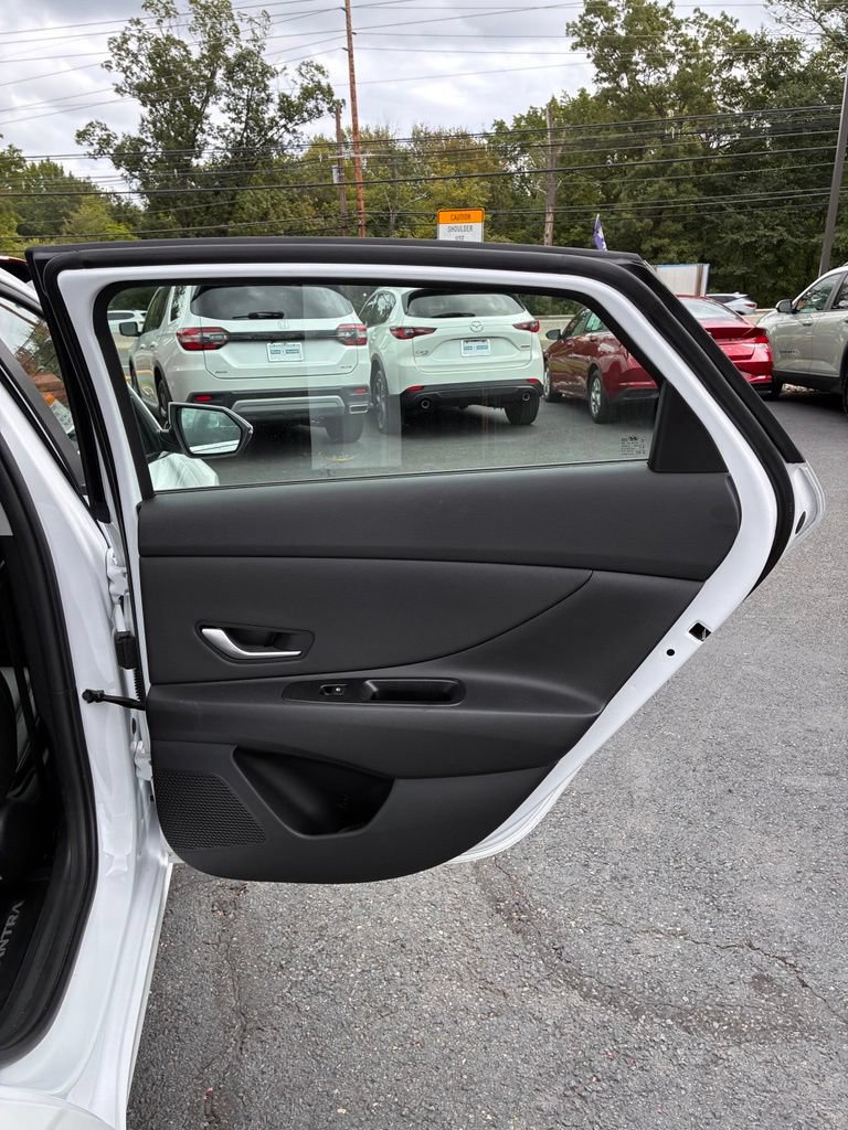 Used 2025 Hyundai Elantra Limited FWD image 22