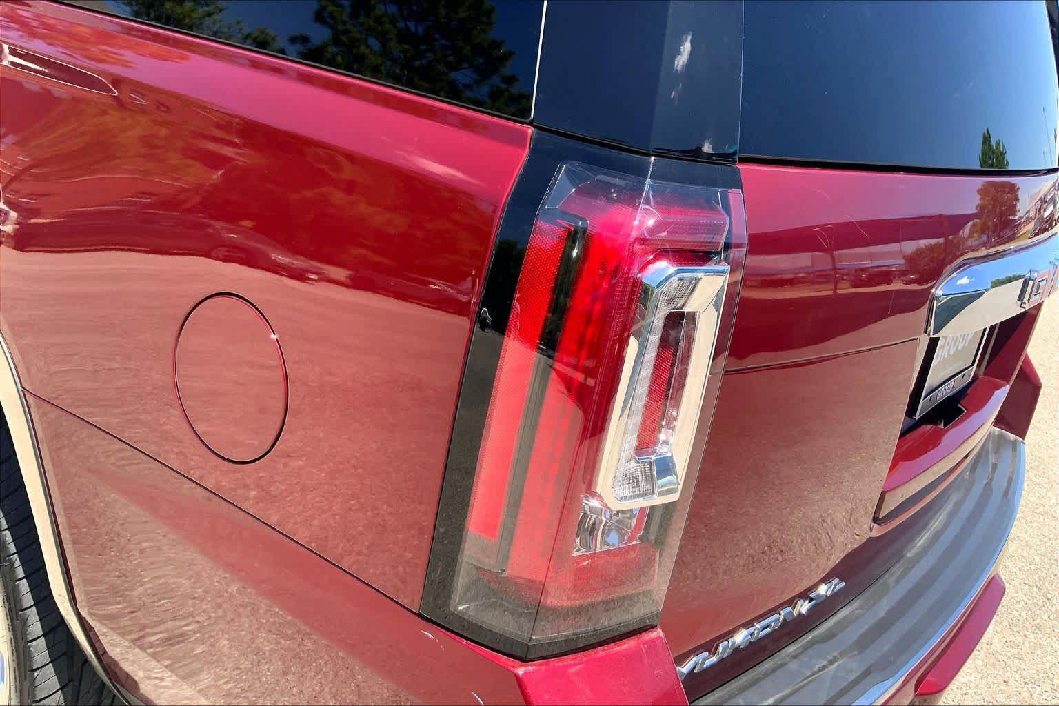 Used 2016 GMC Yukon XL Denali w/ Open Road Package AWD/4WD image 29