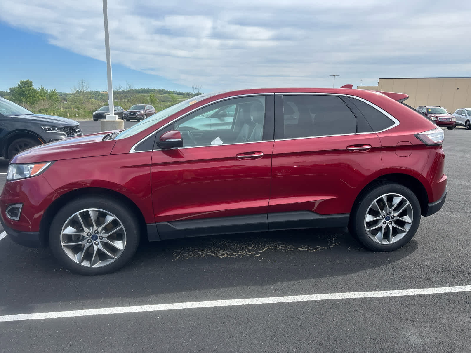 Used 2017 Ford Edge Titanium w/ Equipment Group 301A AWD/4WD image 2
