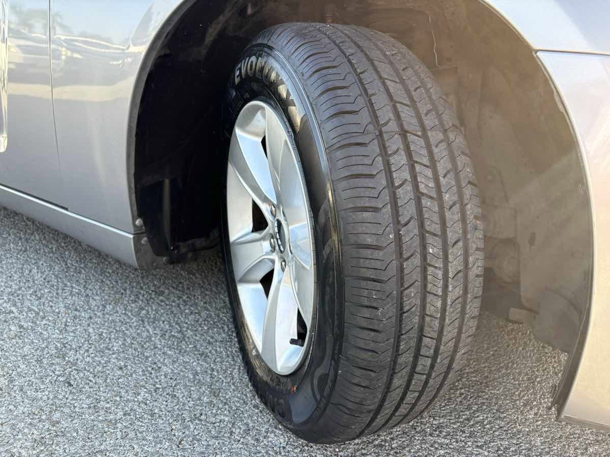 Used 2014 Dodge Charger SE RWD image 7