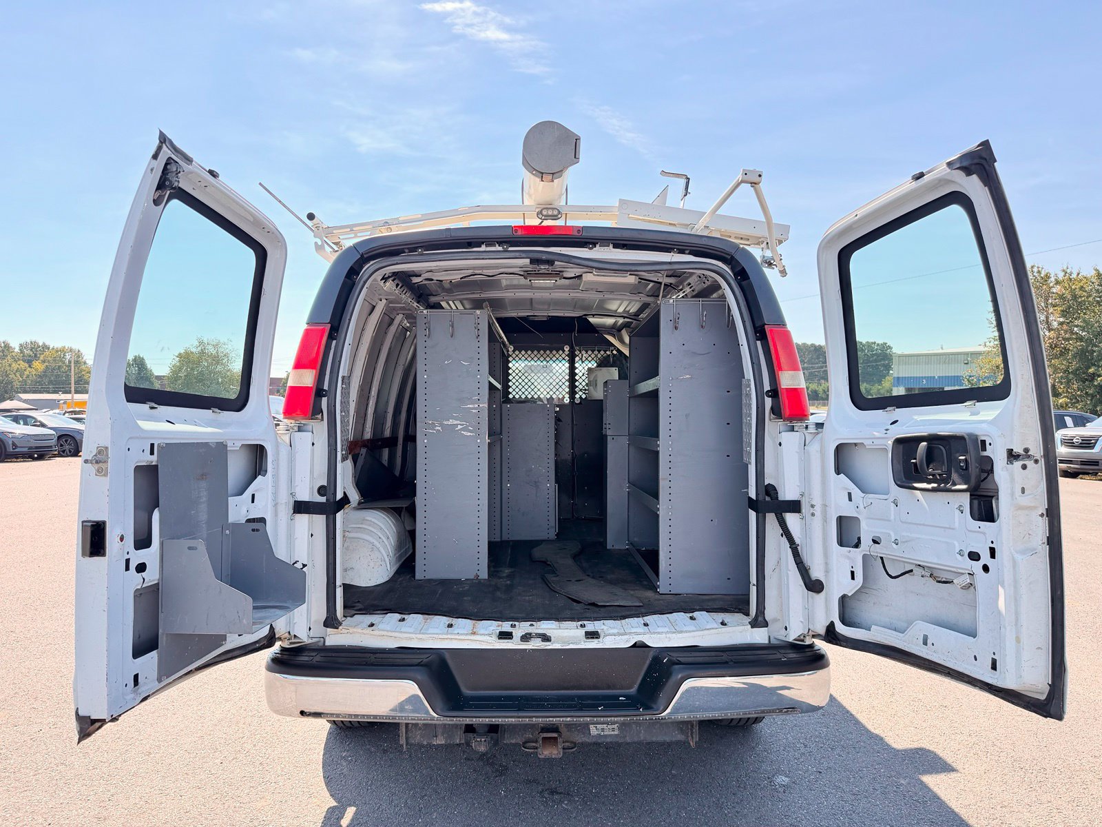 Used 2014 Chevrolet Express 2500 RWD image 37