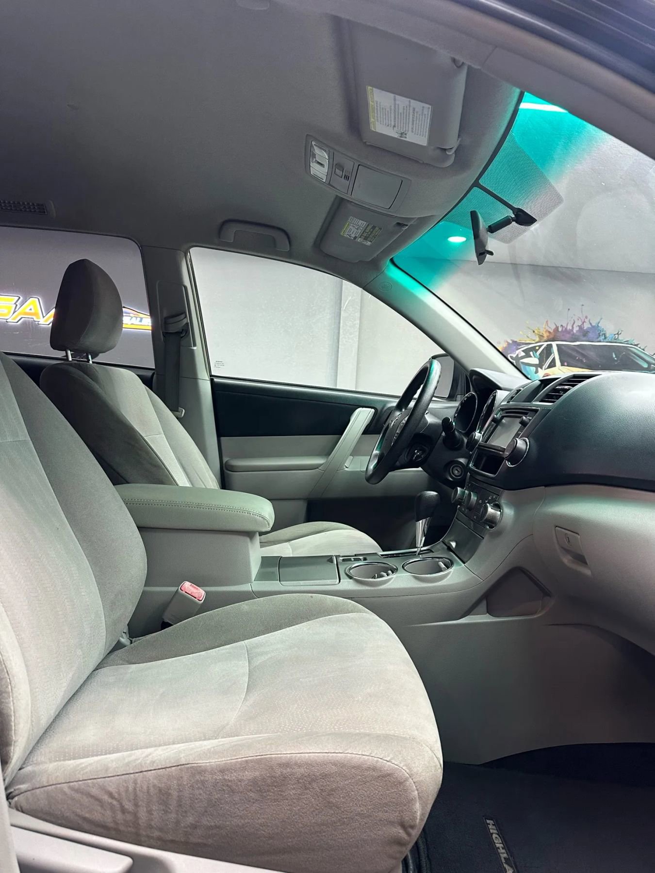 Used 2013 Toyota Highlander SE image 29