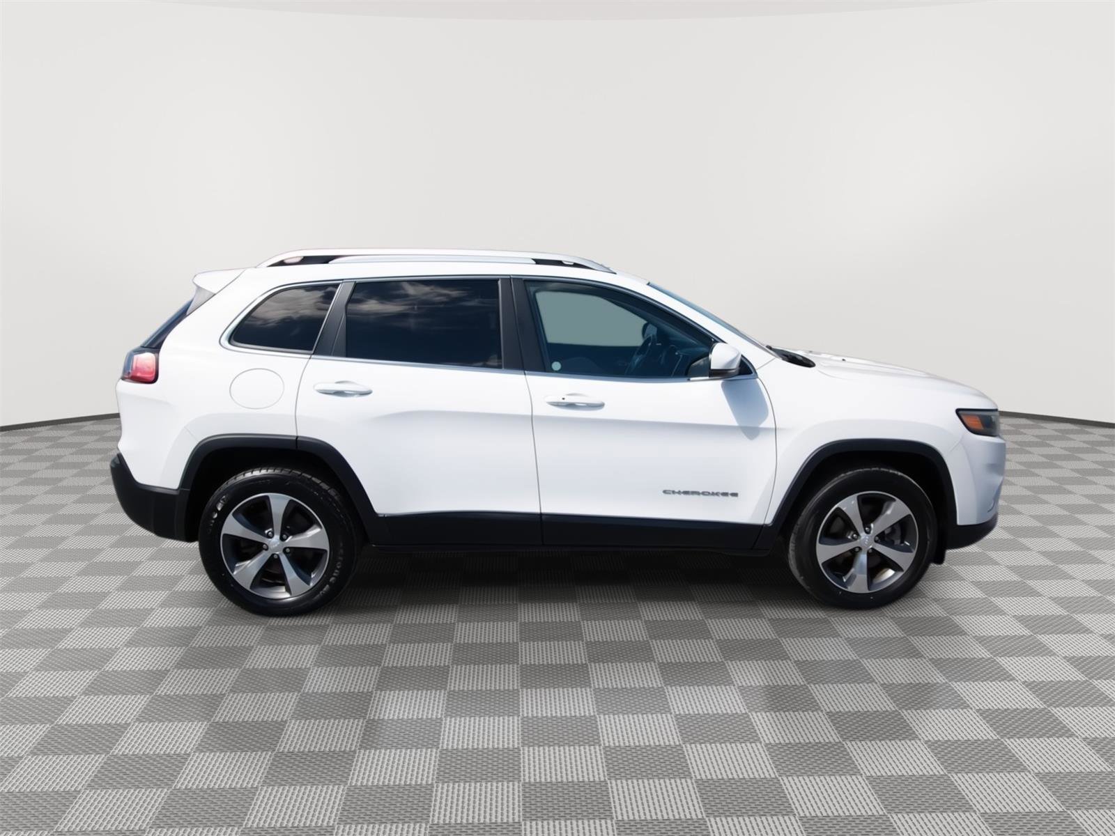 Used 2019 Jeep Cherokee Limited image 4