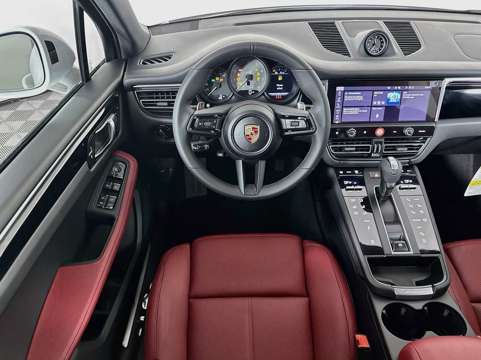 Certified 2025 Porsche Macan S AWD/4WD image 24