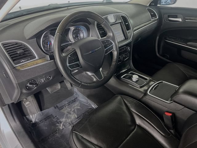 Used 2020 Chrysler 300 Limited RWD image 11