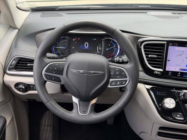 Used 2022 Chrysler Pacifica Touring-L FWD image 16