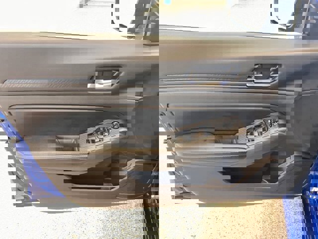 Used 2025 Nissan Altima 2.5 SV image 13