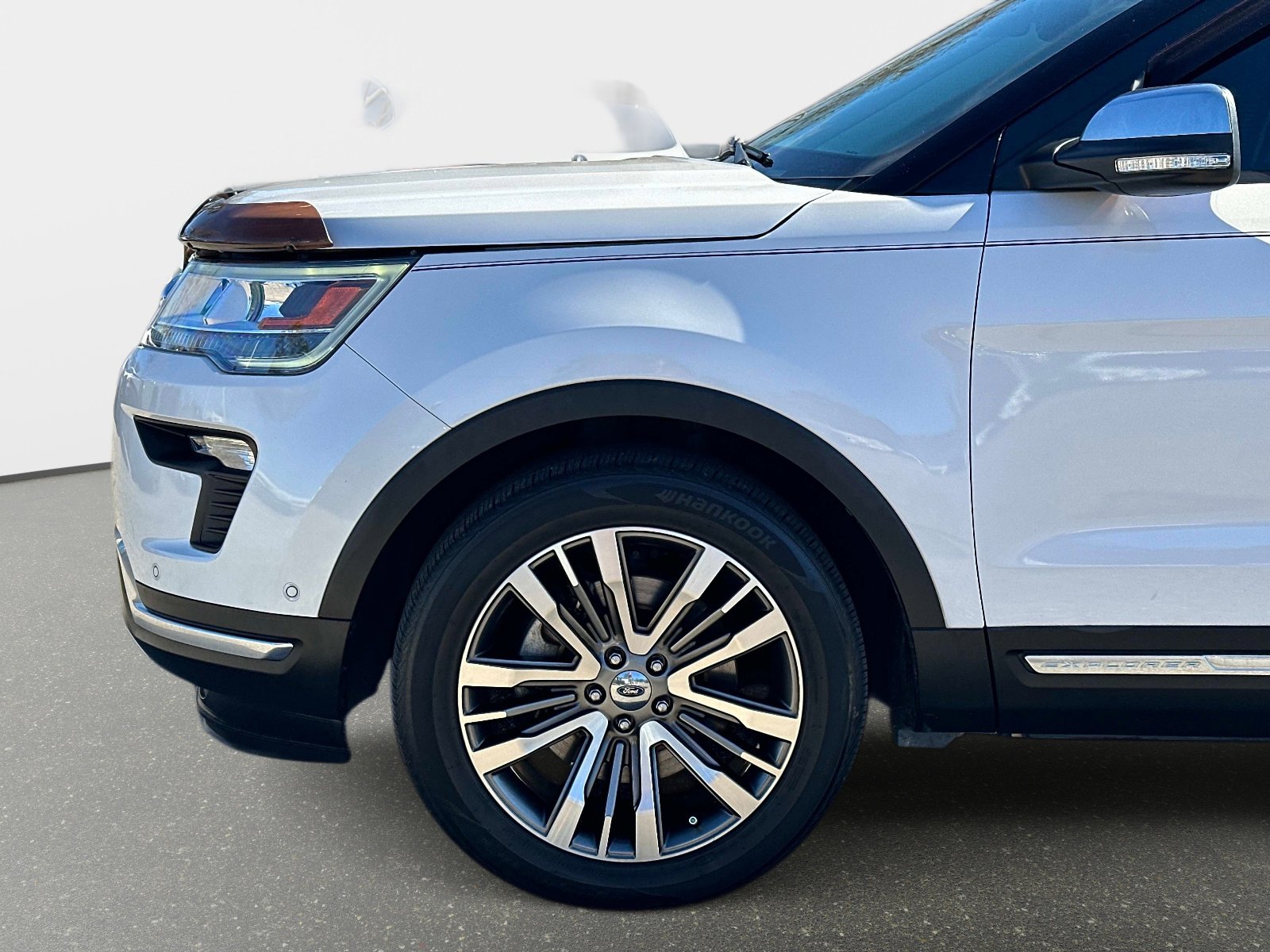Used 2018 Ford Explorer Platinum image 10