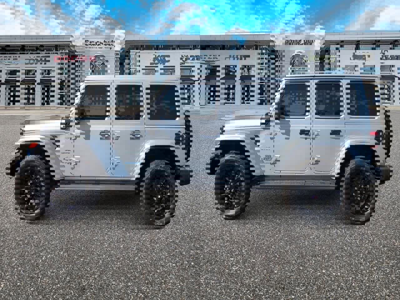 Used 2023 Jeep Wrangler Sahara image 5