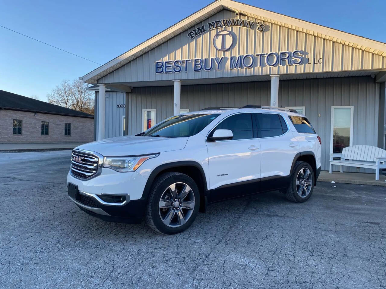 Used 2018 GMC Acadia SLT w/ LPO, Floor Liner Package image 2