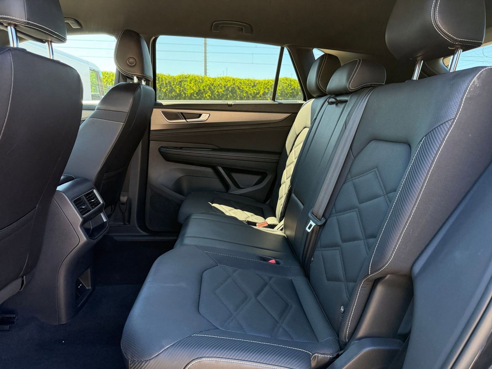 Used 2025 Volkswagen Atlas Cross Sport SE image 25