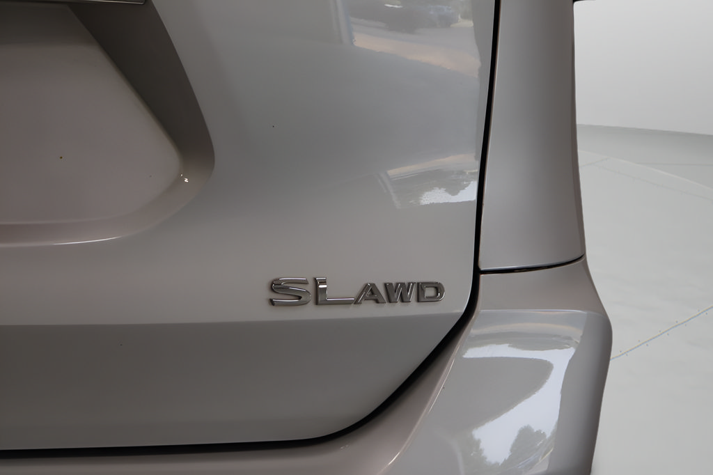 Used 2018 Nissan Rogue SL AWD/4WD image 35