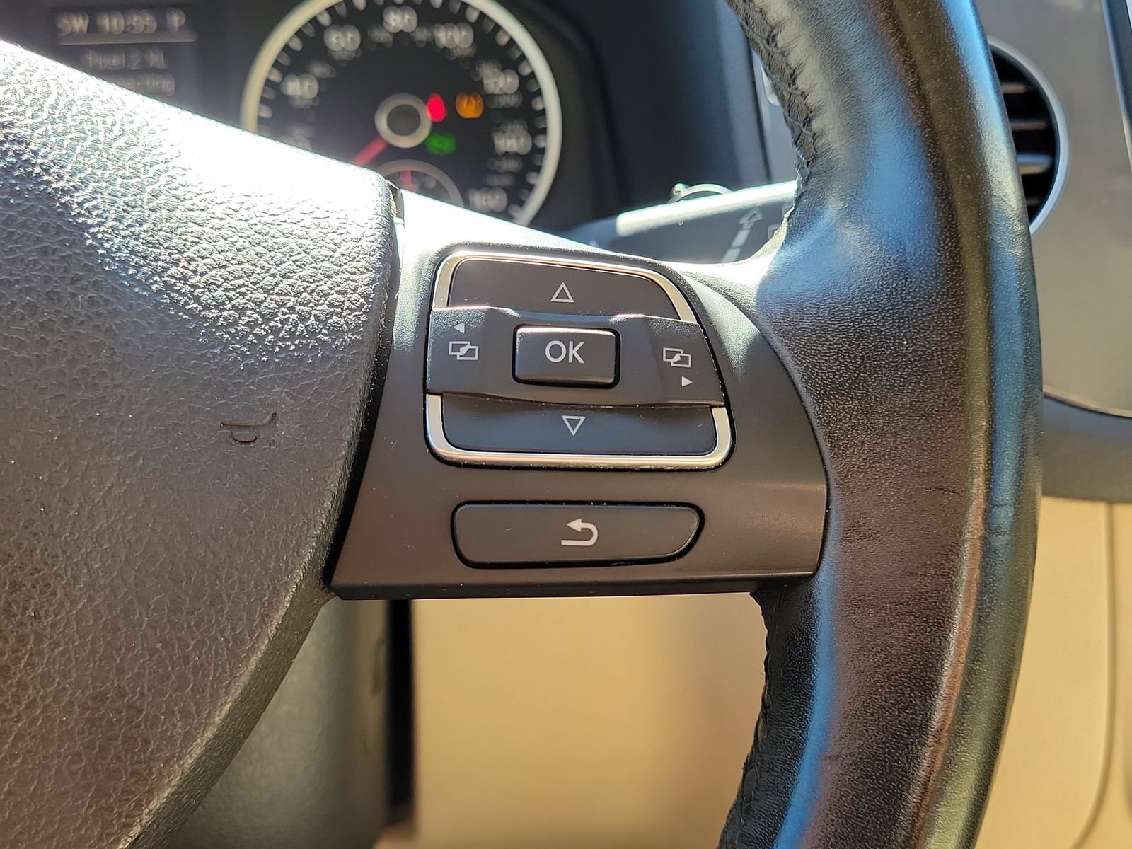 Used 2017 Volkswagen Tiguan Wolfsburg Edition FWD image 17