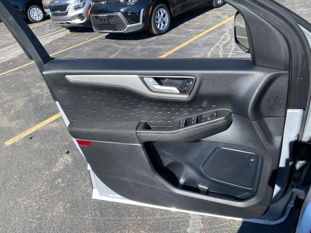 Used 2020 Ford Escape SE image 21