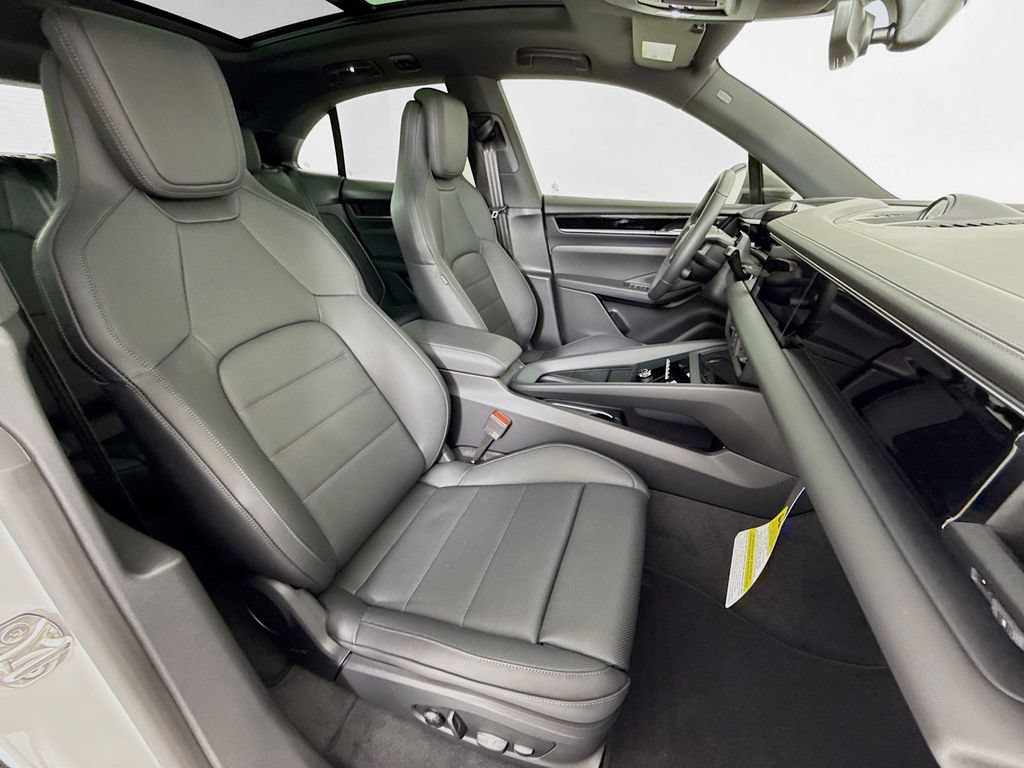 New 2026 Porsche Macan Electric RWD image 31
