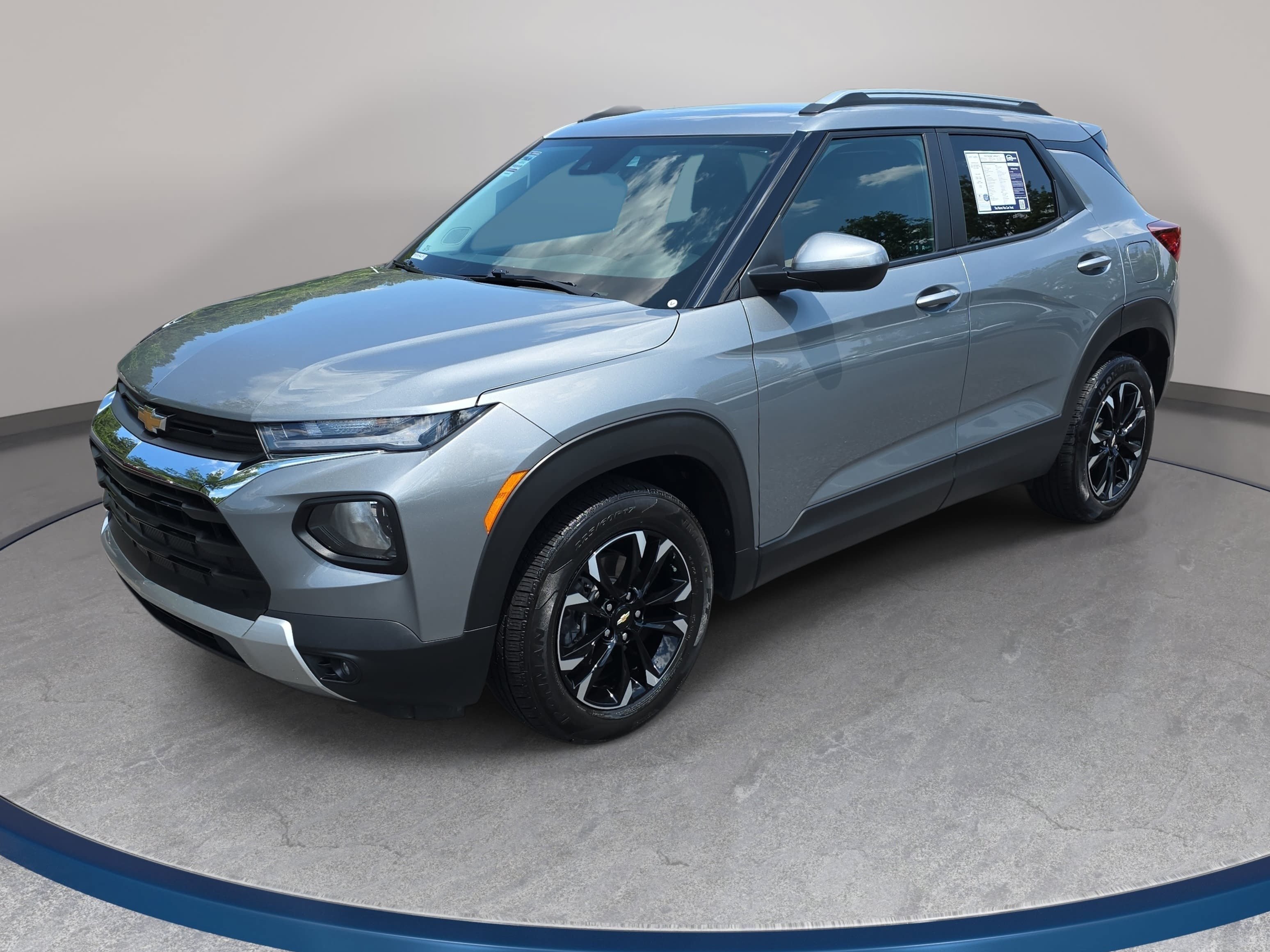 Used 2023 Chevrolet TrailBlazer LT FWD image 1