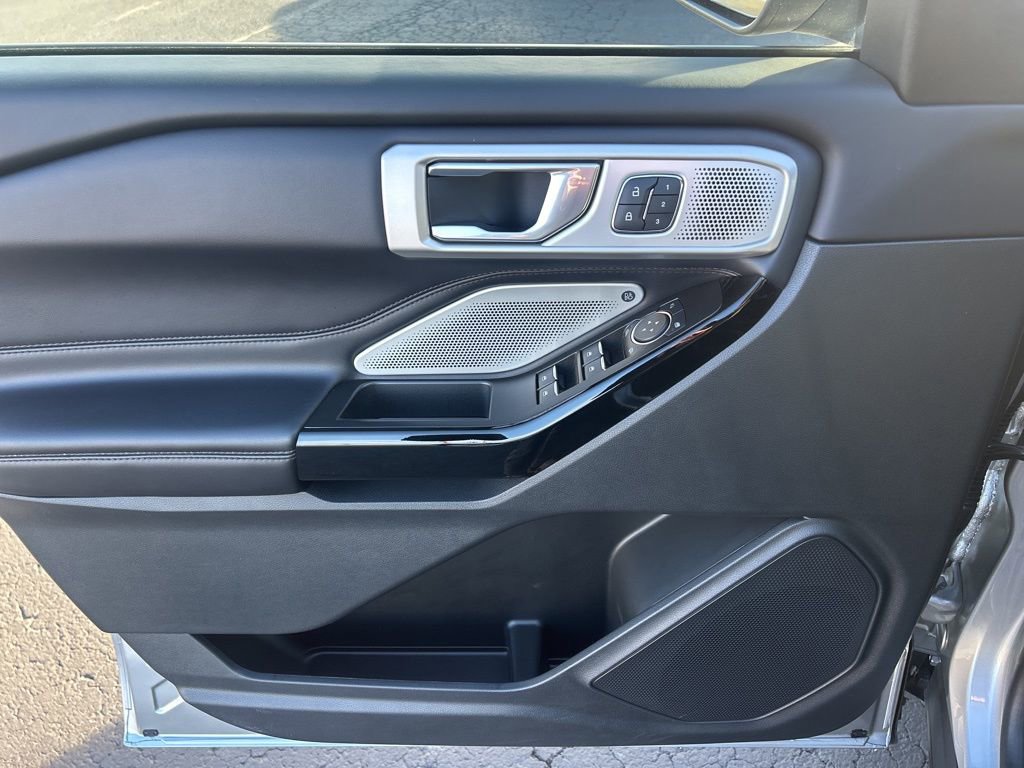 Used 2022 Ford Explorer Platinum w/ Equipment Group 601A image 15