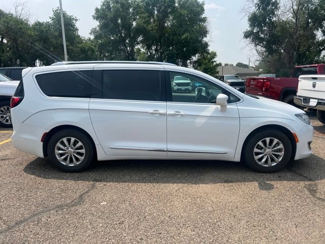 Used 2018 Chrysler Pacifica Touring-L FWD image 9