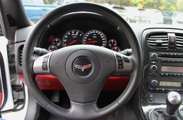 Used 2011 Chevrolet Corvette Grand Sport w/ Preferred Equipment Group RWD image 21