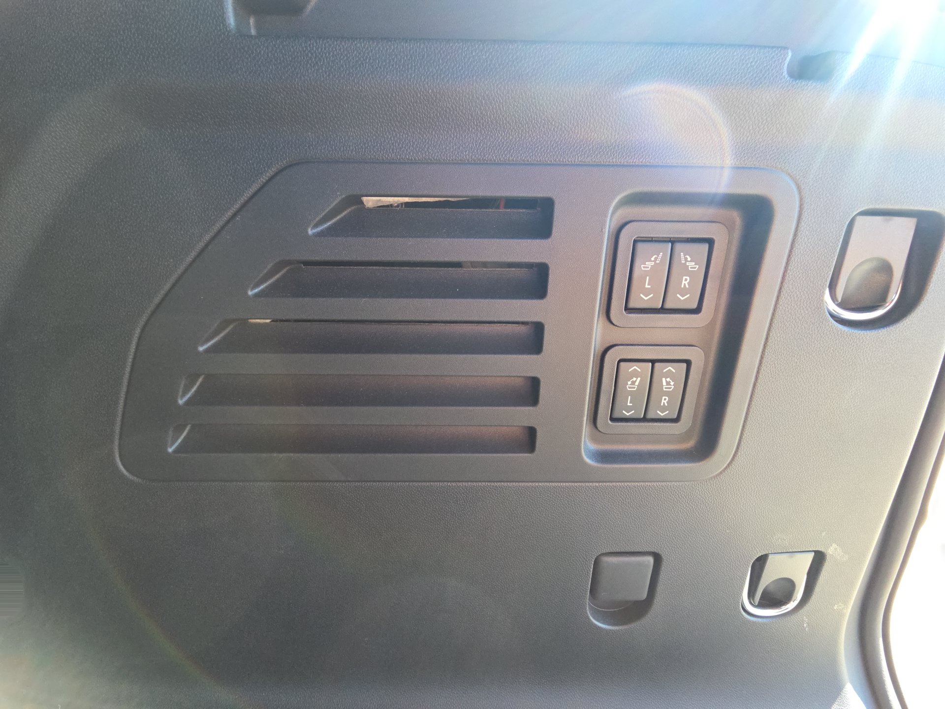 Used 2026 Chevrolet Traverse RS FWD image 35