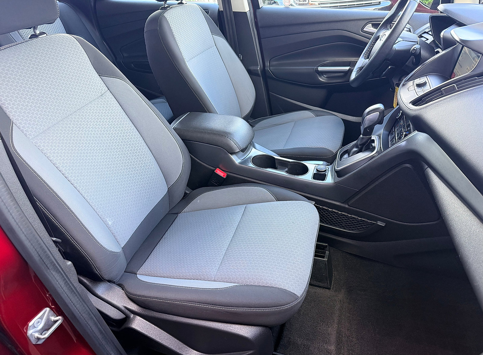 Used 2017 Ford C-MAX Energi SE w/ Equipment Group 401A image 32