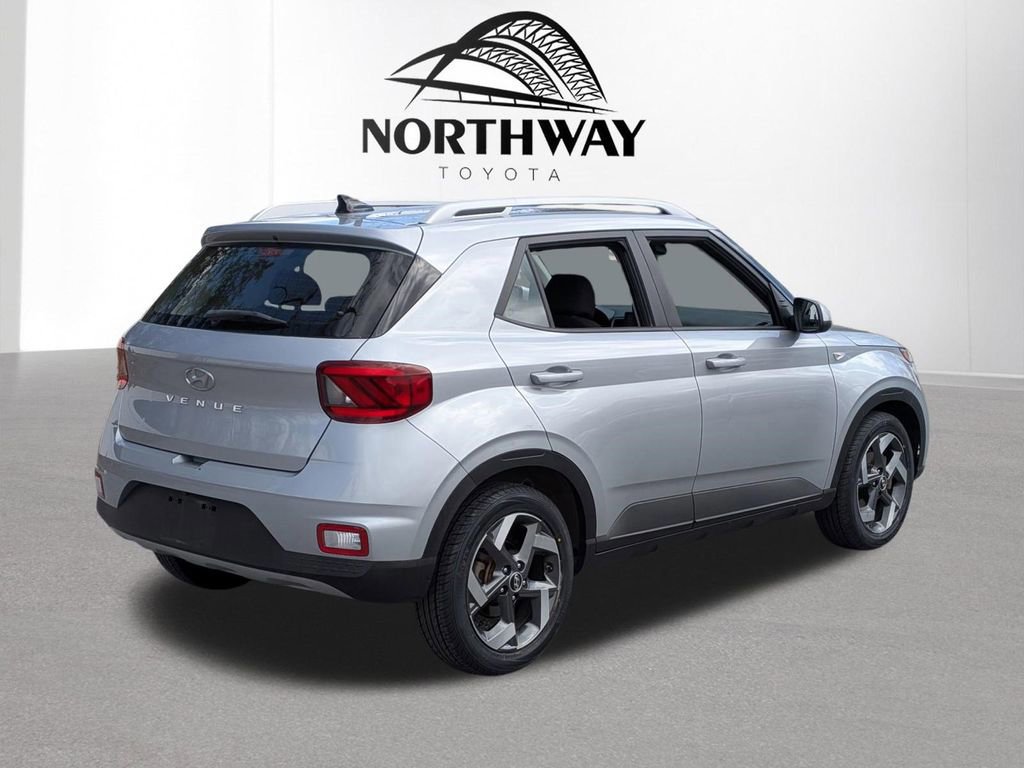 Used 2021 Hyundai Venue SEL image 4