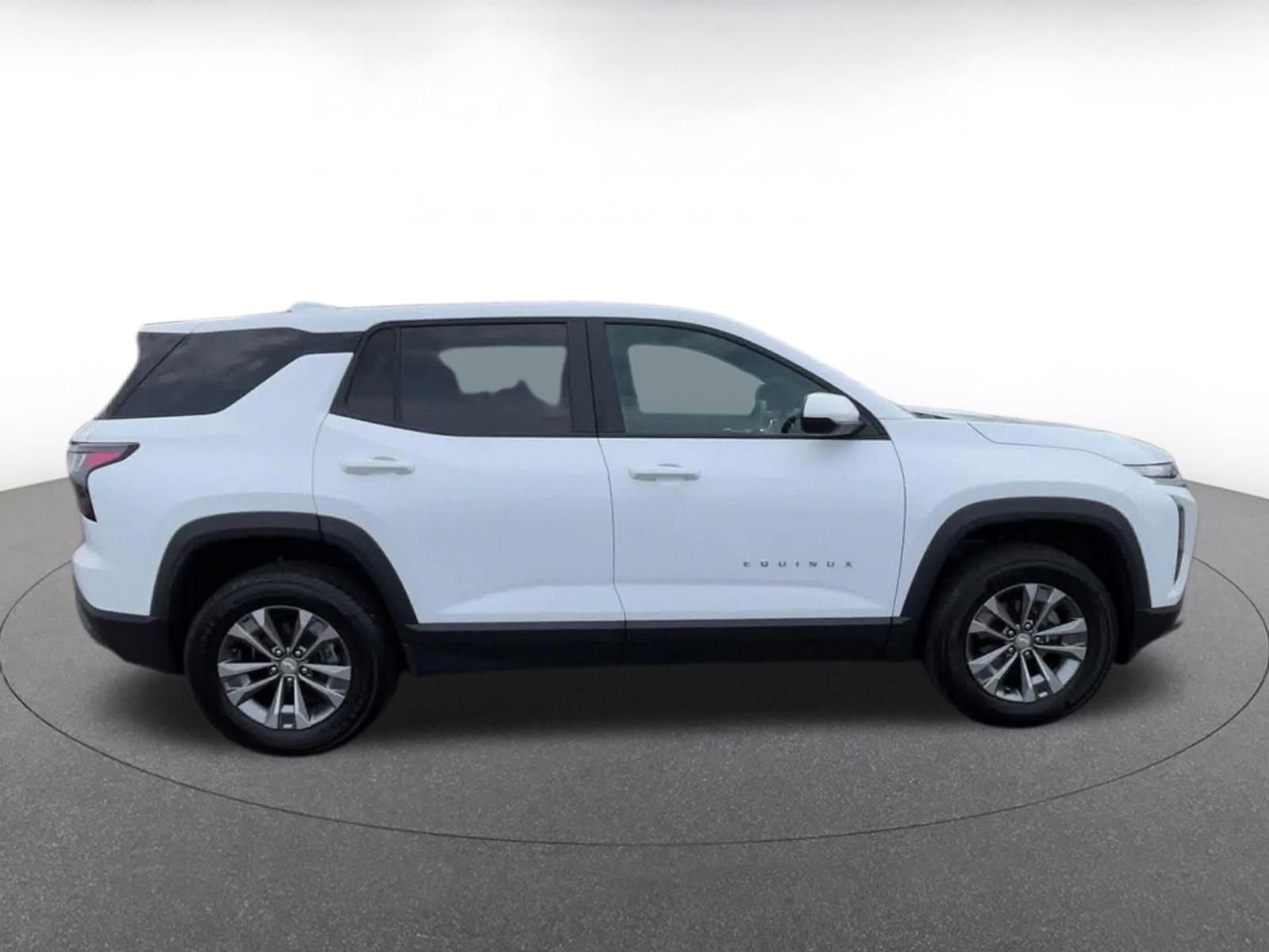 Used 2025 Chevrolet Equinox LT FWD image 16