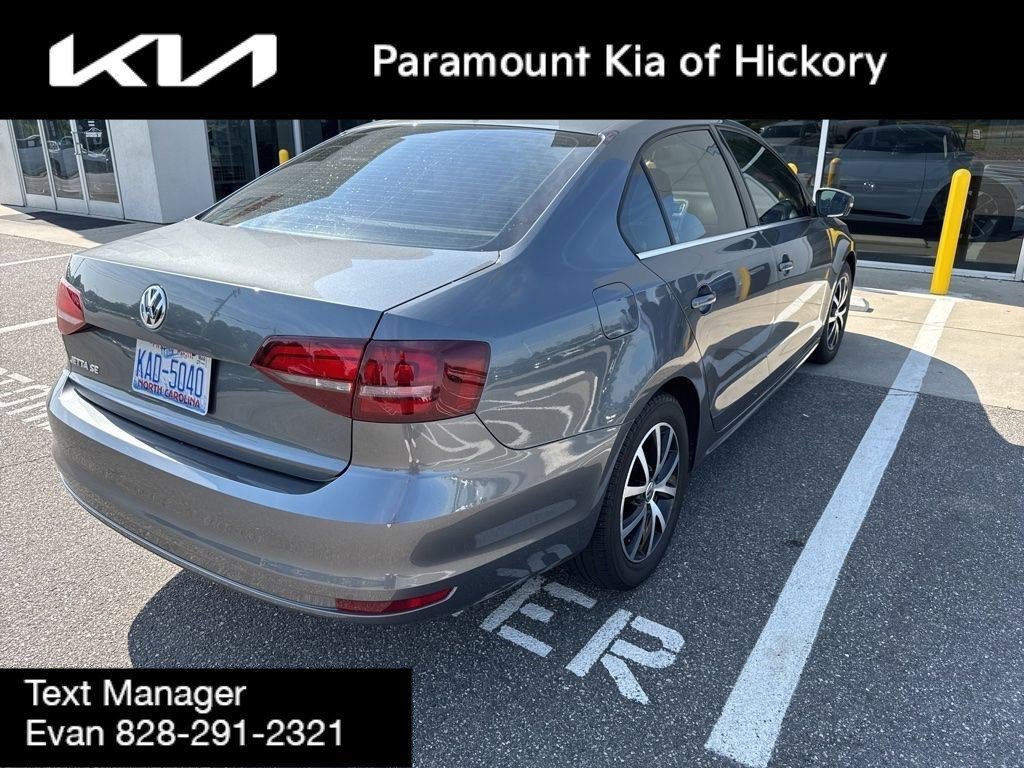 Used 2017 Volkswagen Jetta SE FWD image 4