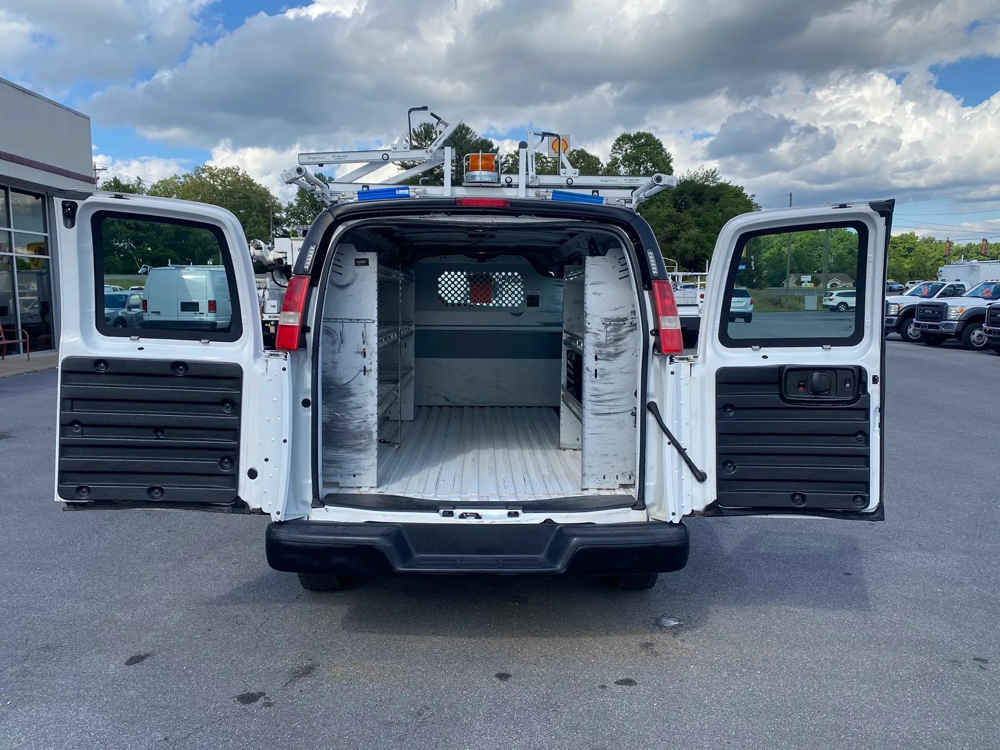 Used 2016 Chevrolet Express 2500 Extended RWD image 24