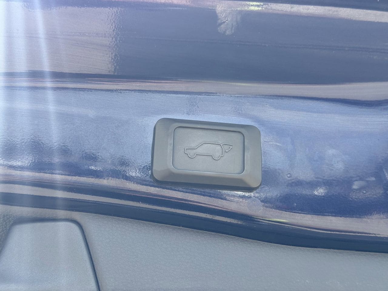 Used 2019 Toyota RAV4 XLE w/ Convenience Package FWD image 29