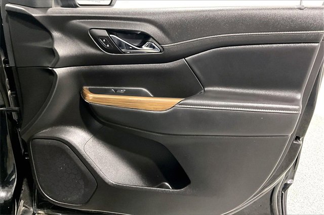 Used 2023 GMC Acadia SLE w/ LPO, Black Accent Package image 30