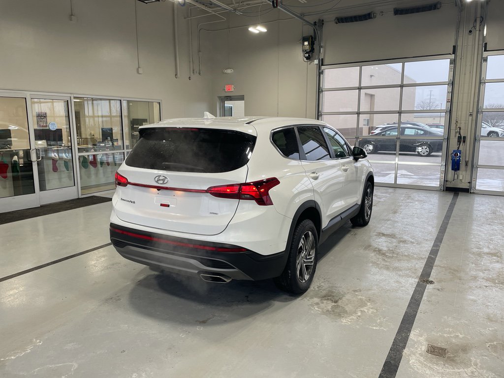 Used 2022 Hyundai Santa Fe SE image 5