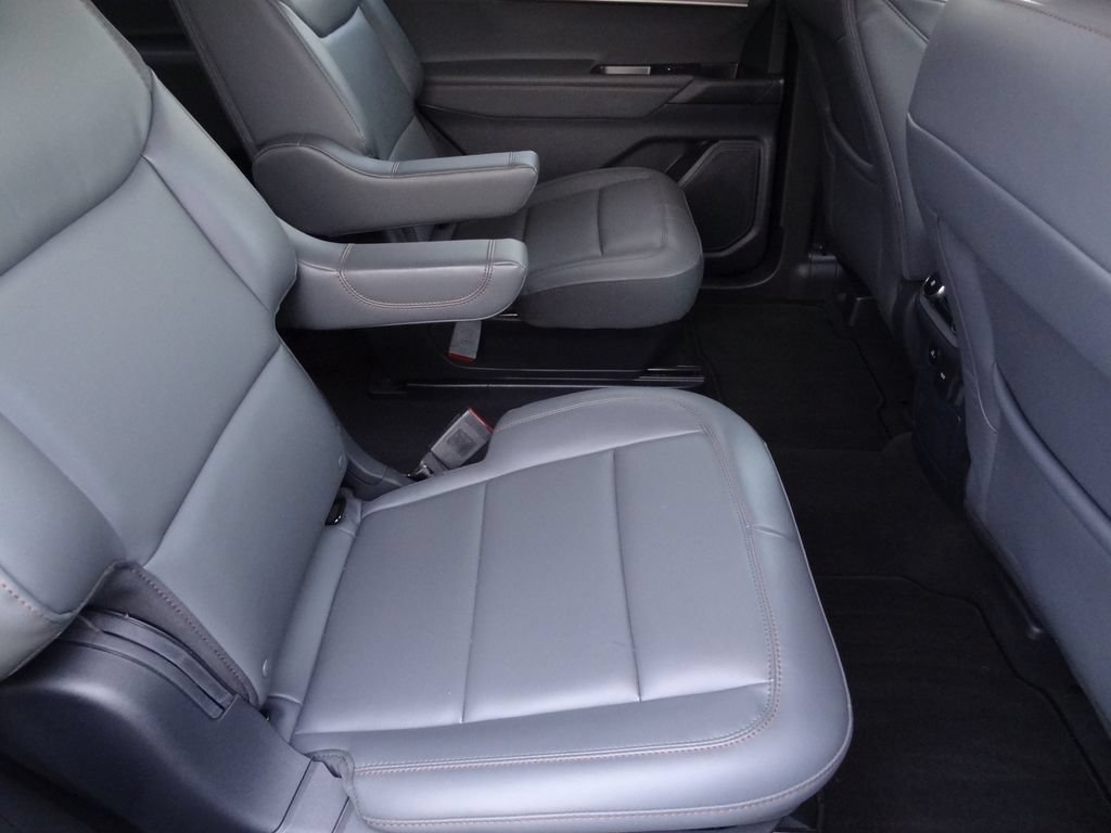 Used 2026 Ford Explorer Active w/ Active Comfort Package AWD/4WD image 13