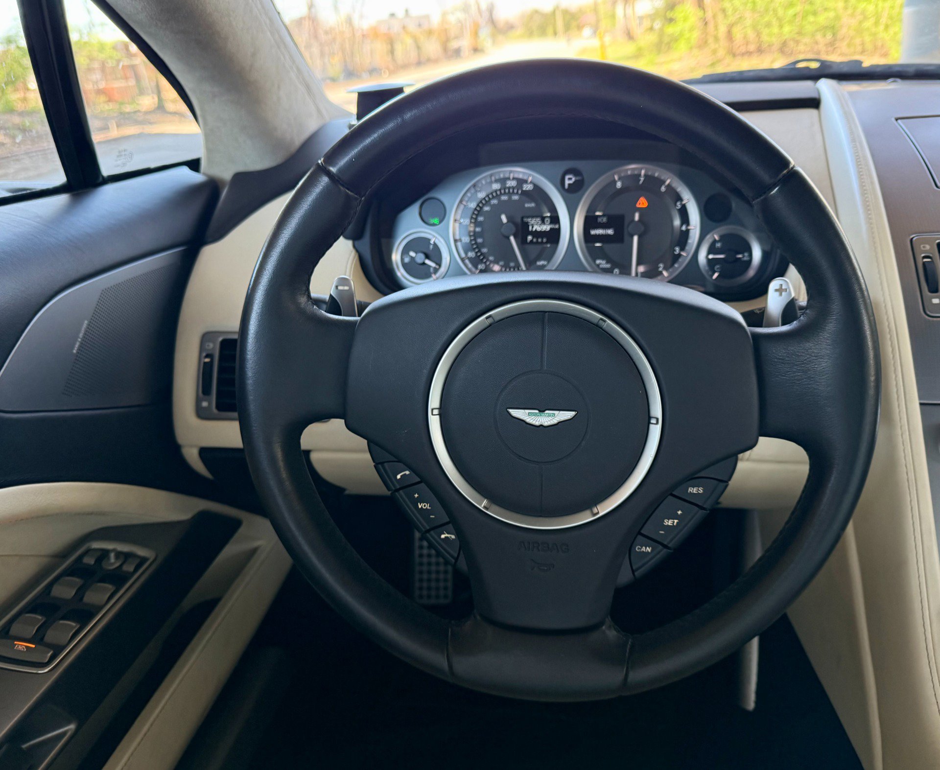 Used 2011 Aston Martin Rapide Luxe image 40