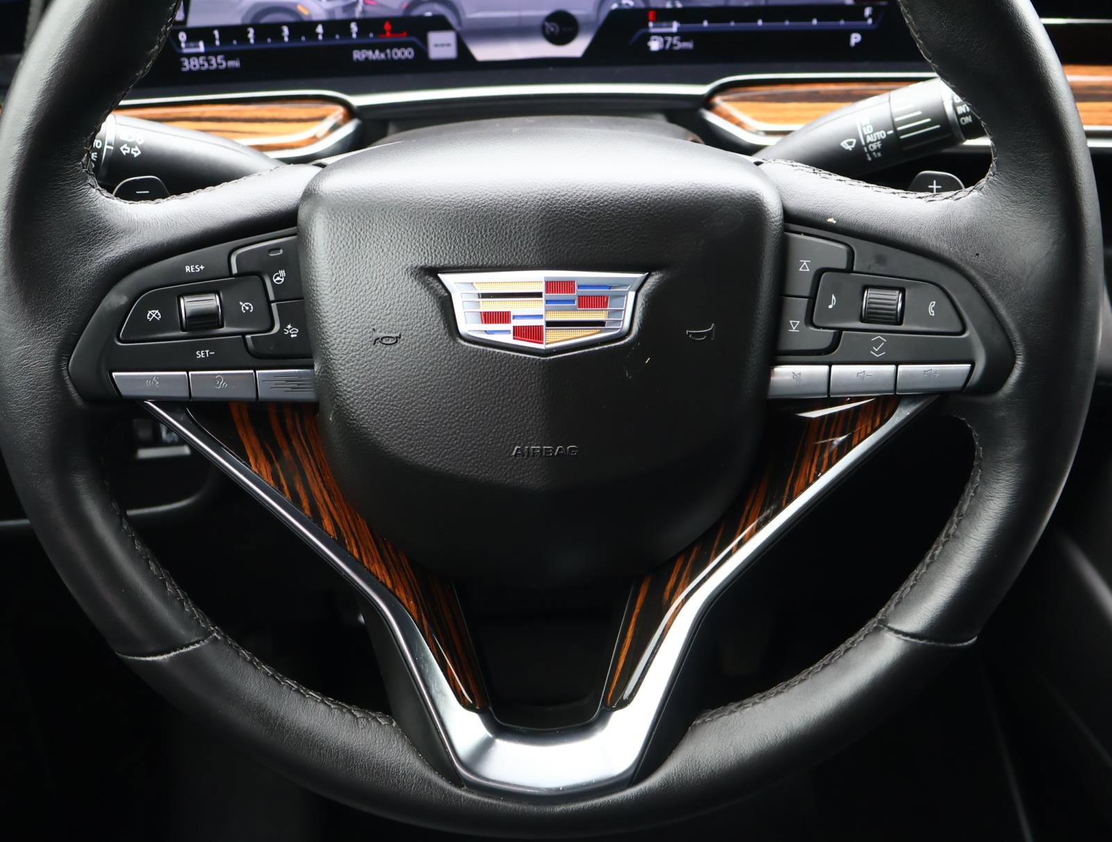 Used 2024 Cadillac Escalade ESV Luxury image 13