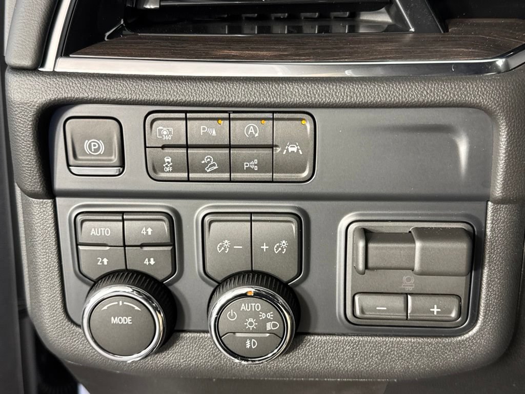 New 2026 Chevrolet Suburban LT w/ Comfort Package AWD/4WD image 21