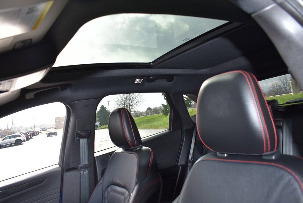 Used 2023 Ford Escape ST-Line Elite w/ Premium Technology Package AWD/4WD image 12