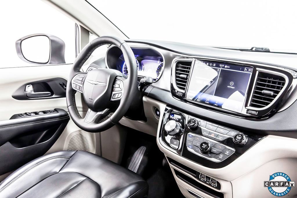 Used 2023 Chrysler Pacifica Touring-L image 20