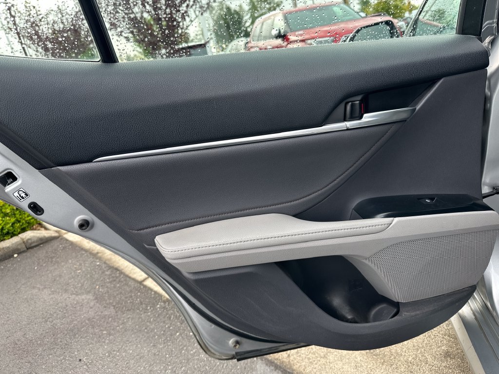 Used 2018 Toyota Camry XLE FWD image 13