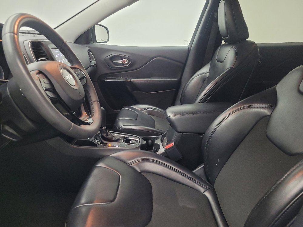 Used 2020 Jeep Cherokee Latitude Plus image 17