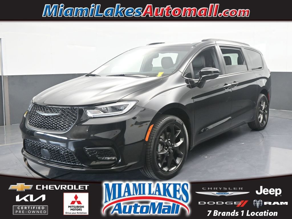 Used 2024 Chrysler Pacifica Limited w/ S Appearance Package